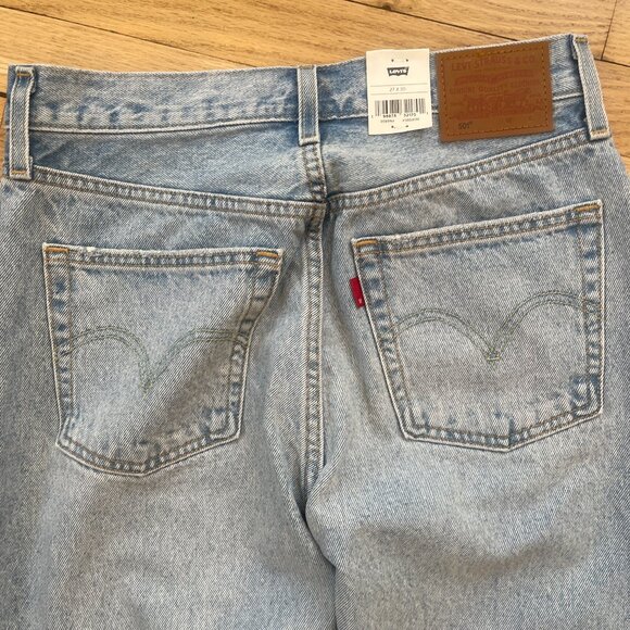 077  Levi's 501 Light Wash Studded Rhinestone Denim Jeans NWT SIZE 27 X 30 - Picture 5 of 7